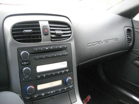 Used 2007 Chevrolet Corvette Coupe w/ Performance Package image 9