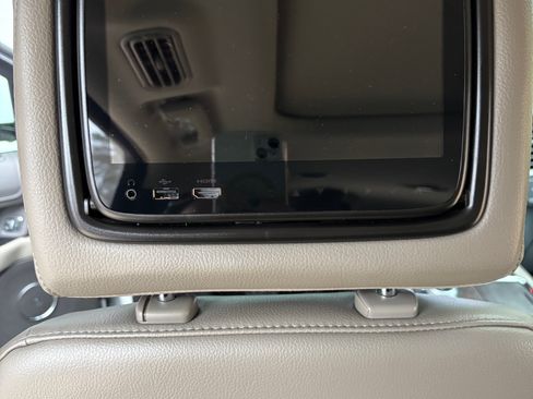 Used 2021 Ford Expedition Limited image 6