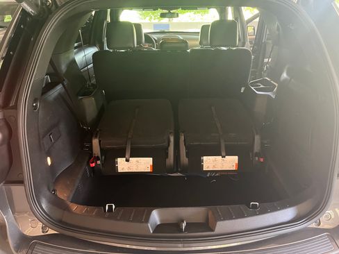 Used 2018 Ford Explorer XLT w/ Equipment Group 202A FWD image 23