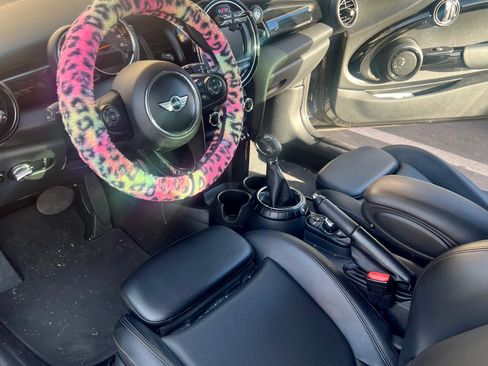 Used 2017 MINI Cooper S image 6