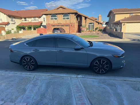 Used 2023 Honda Accord Touring image 2