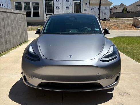 Used 2025 Tesla Model Y Long Range AWD/4WD image 4