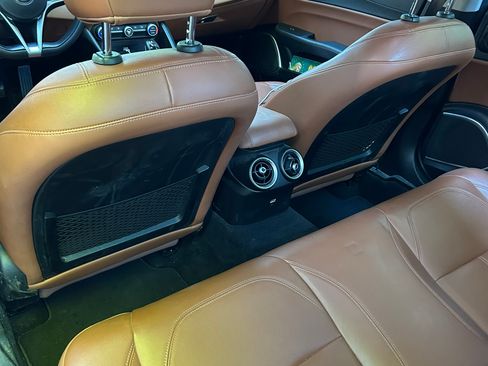 Used 2018 Alfa Romeo Giulia AWD image 8