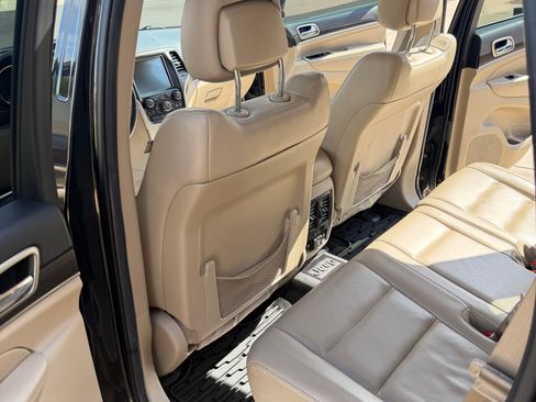 Used 2014 Jeep Grand Cherokee Limited w/ Luxury Group II AWD/4WD image 10