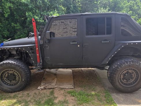 Used 2008 Jeep Wrangler Unlimited Sahara w/ Dual Top Group AWD/4WD image 14