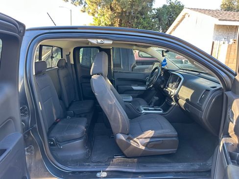 Used 2016 Chevrolet Colorado LT w/ LT Convenience Package RWD image 10