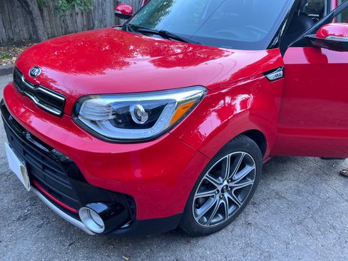 Used 2019 Kia Soul ! w/ Technology Package FWD image 2