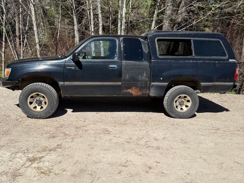 Used 1996 Toyota T100 DX image 2