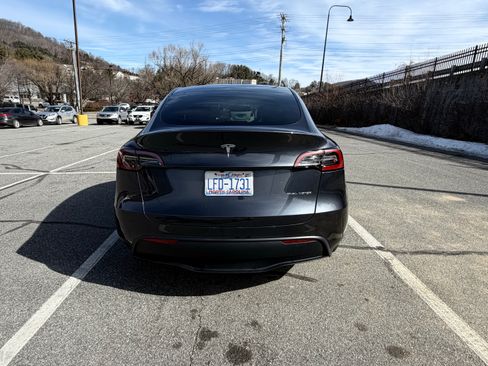Used 2025 Tesla Model Y Long Range AWD/4WD image 9