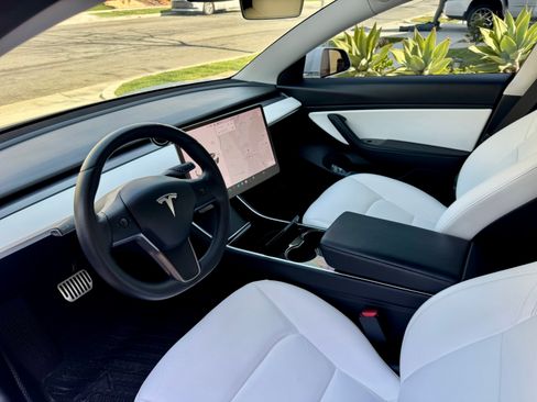 Used 2020 Tesla Model 3 Long Range image 10
