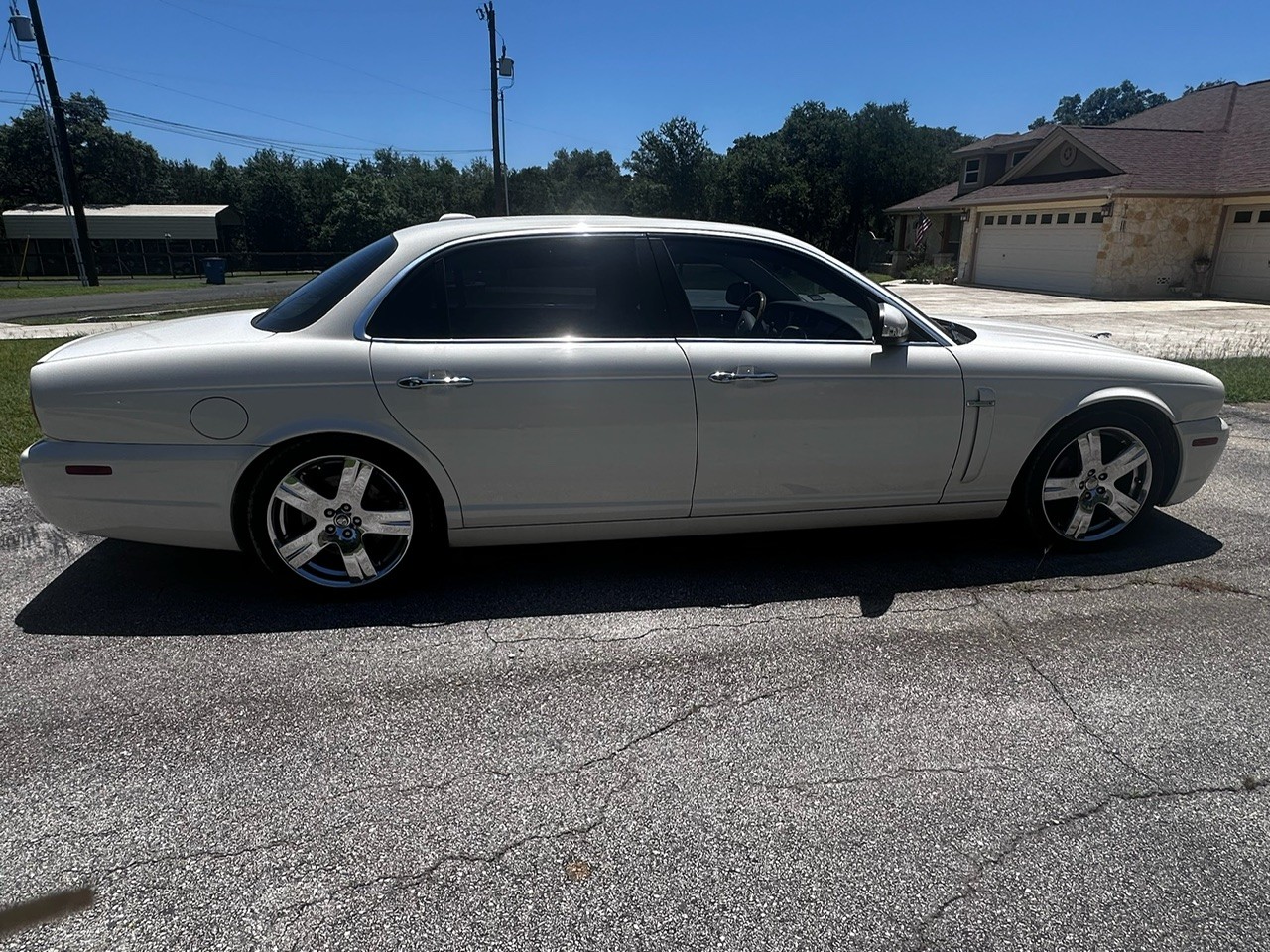 Used 2009 Jaguar XJ8 RWD image 2