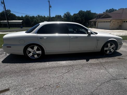 Used 2009 Jaguar XJ8 RWD image 1