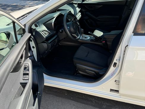 Used 2017 Subaru Impreza 2.0i Premium image 16