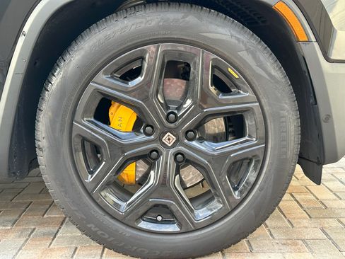 Used 2023 Rivian R1S Adventure image 12