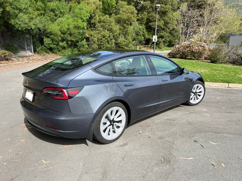 Used 2023 Tesla Model 3 Standard Range image 6