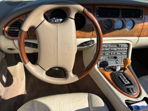 Used 2001 Jaguar XK8 Convertible image 9