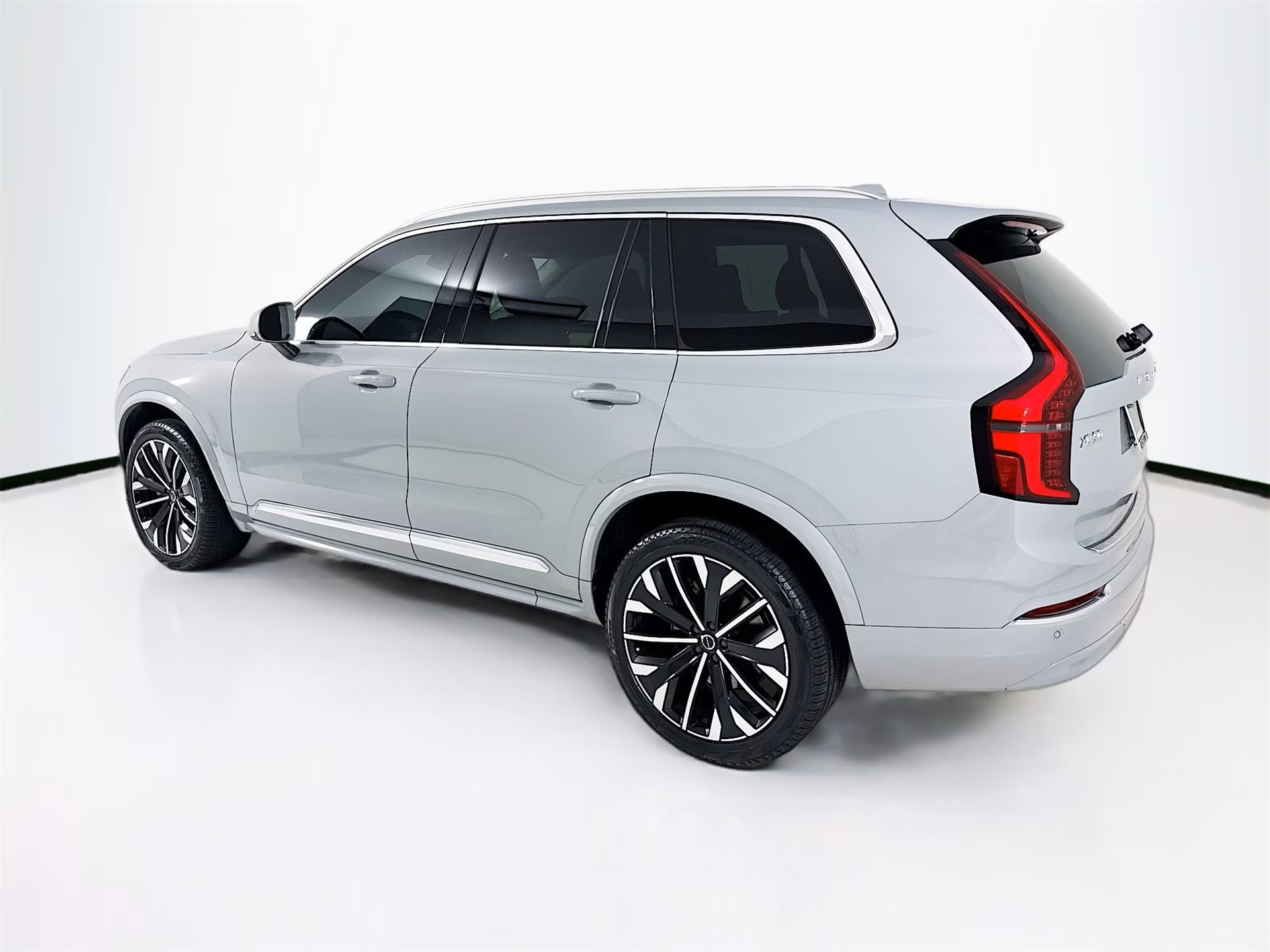 Used 2025 Volvo XC90 B6 Core w/ Protection Package Premier AWD/4WD image 1