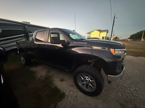 Used 2022 Chevrolet Silverado 1500 LT AWD/4WD image 8