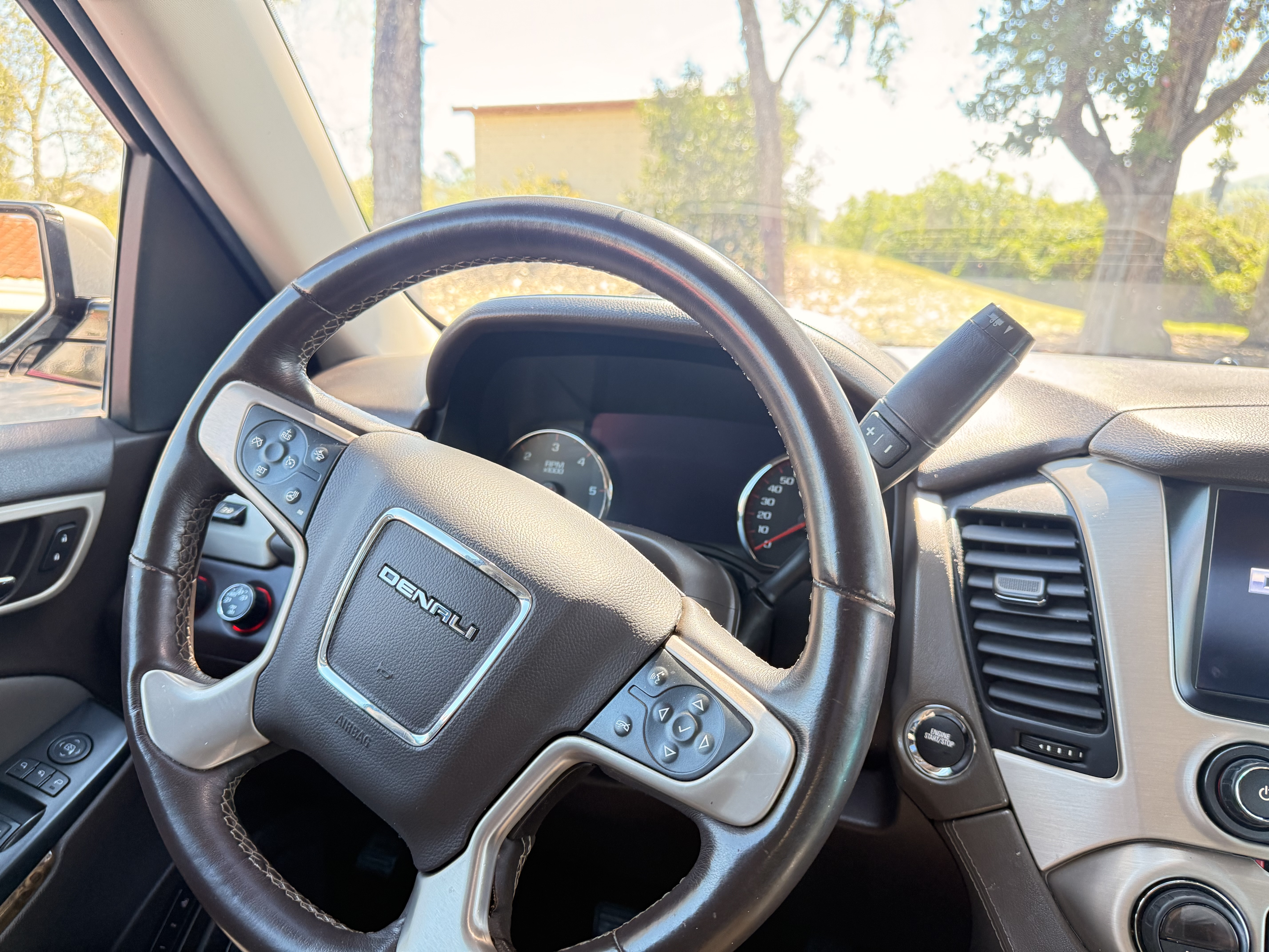 Used 2016 GMC Yukon Denali w/ Open Road Package AWD/4WD image 2