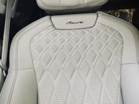 Used 2024 Bentley Flying Spur Plug-In Hybrid AWD/4WD image 13