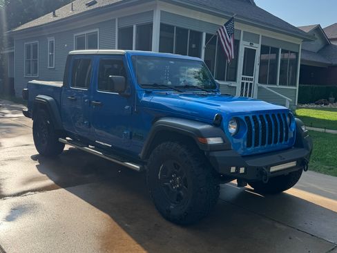 Used 2020 Jeep Gladiator Sport w/ Quick Order Package 24S AWD/4WD image 4