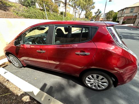 Used 2013 Nissan Leaf S image 11