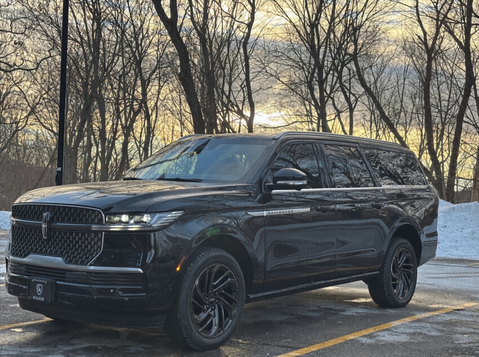 Used 2025 Lincoln Navigator Reserve w/ Jet Appearance Package AWD/4WD image 1