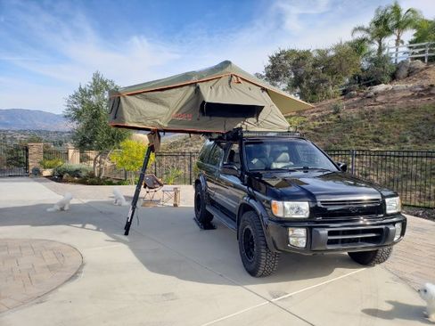 Used 2000 INFINITI QX4 4WD image 1
