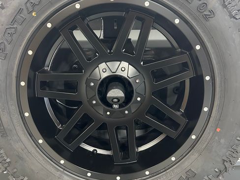 Used 2023 Jeep Wrangler Unlimited Sahara w/ Dual Top Group image 8