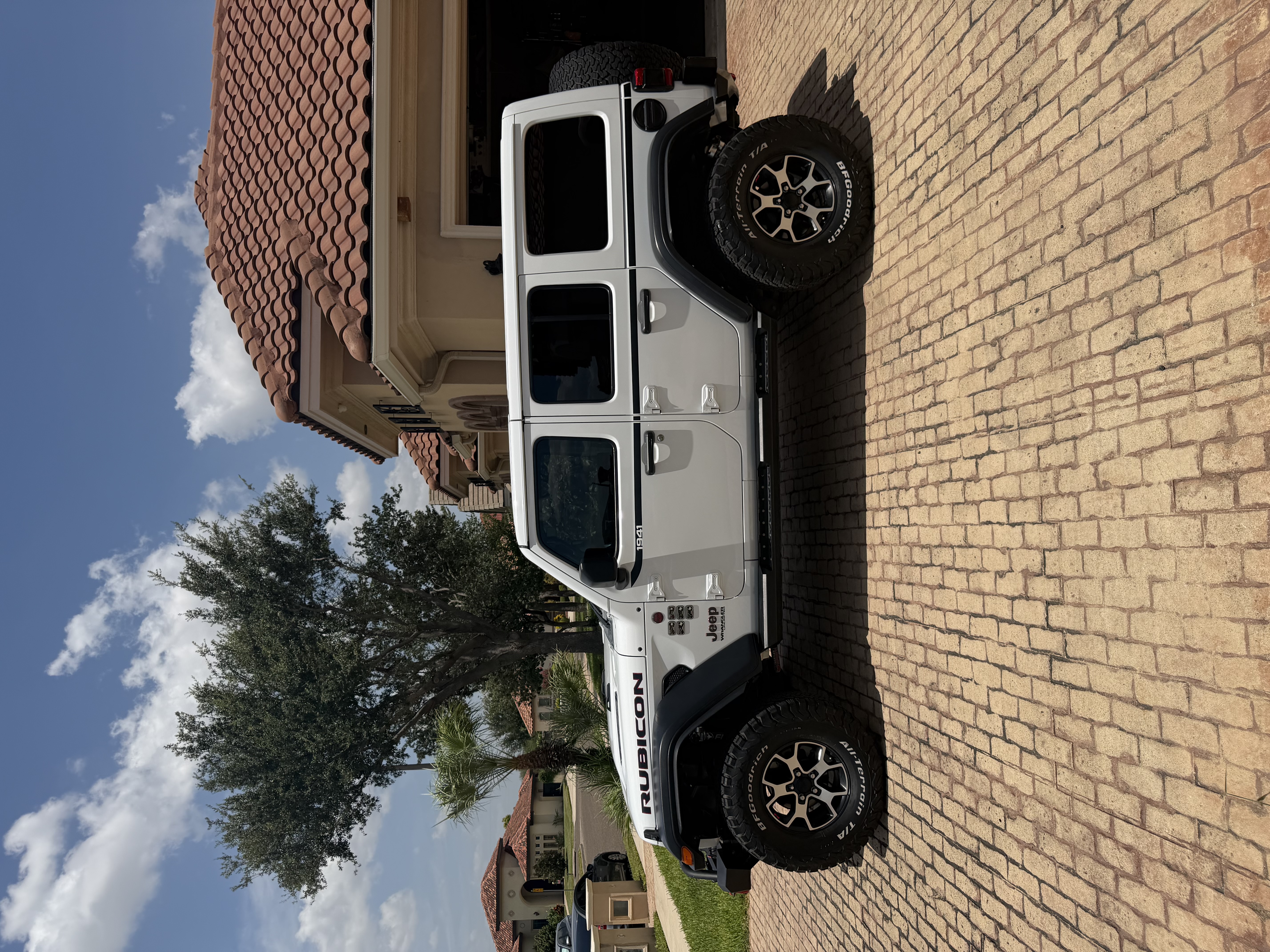 Used 2022 Jeep Wrangler Unlimited Rubicon w/ LED Lighting Group AWD/4WD image 14