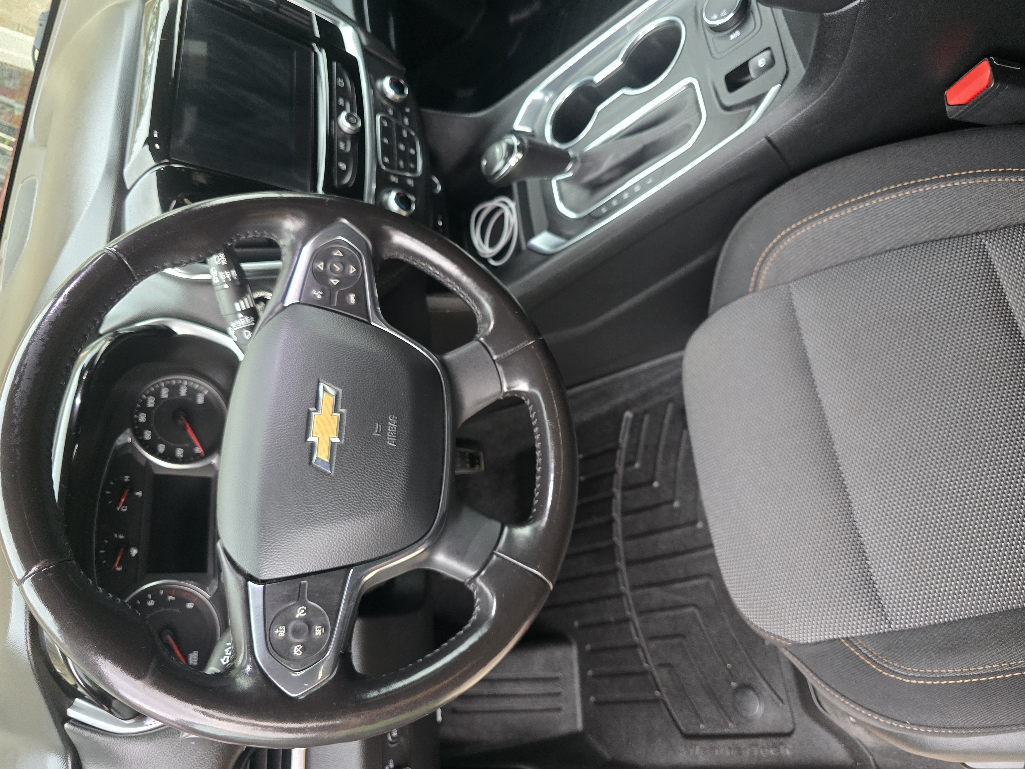Used 2020 Chevrolet Traverse LT FWD image 21
