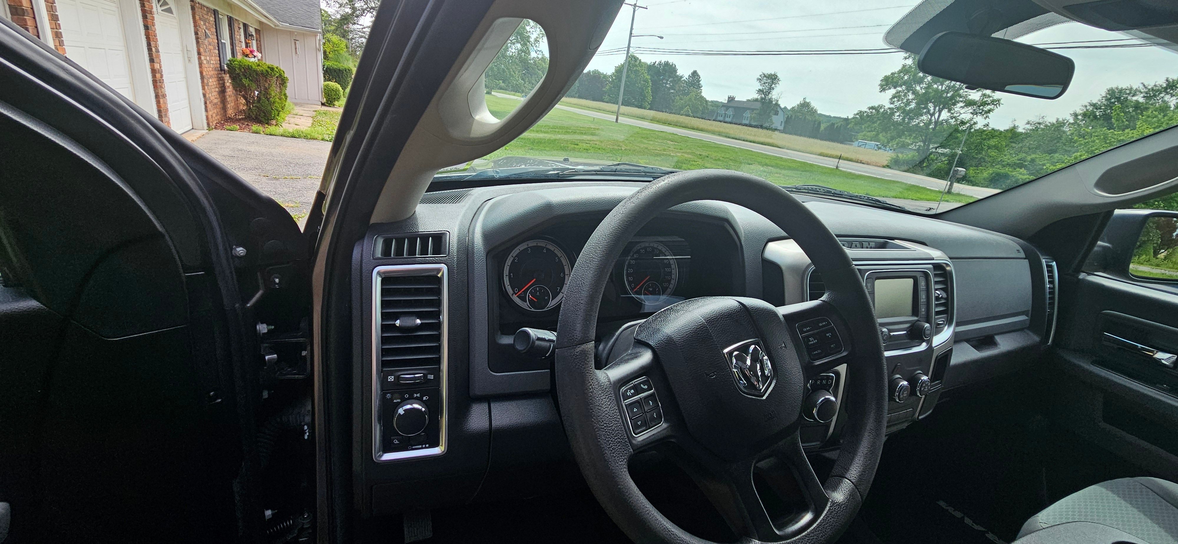 Used 2019 RAM 1500 Classic SLT RWD image 18