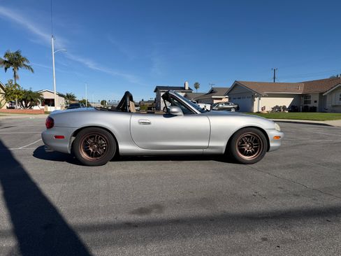Used 1999 MAZDA MX-5 Miata image 17