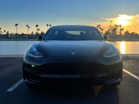 Used 2018 Tesla Model 3 Long Range image 2