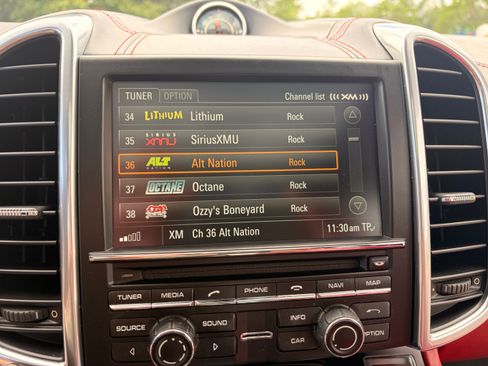 Used 2015 Porsche Cayenne S AWD/4WD image 13