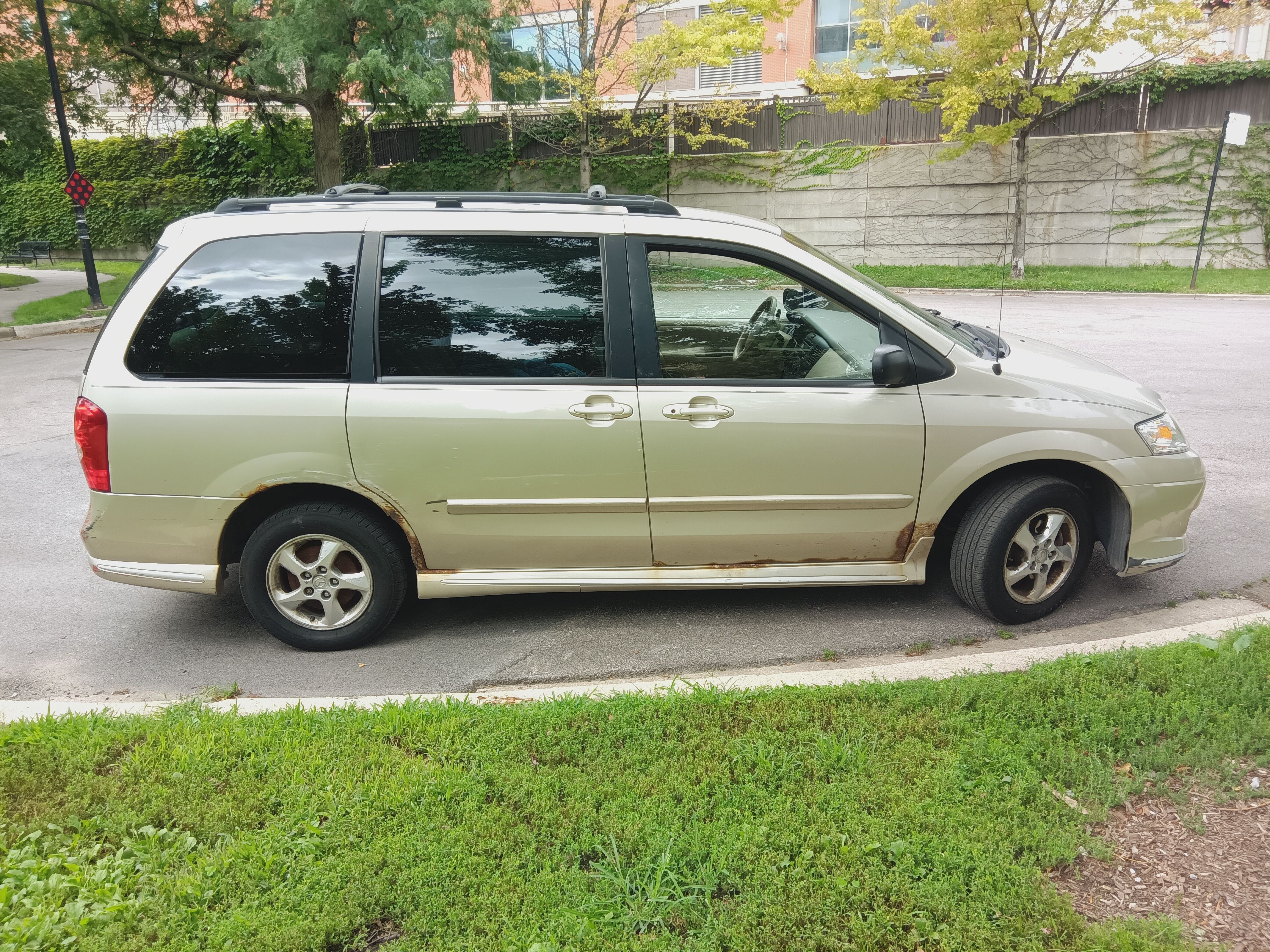 Used 2002 MAZDA MPV ES FWD image 5