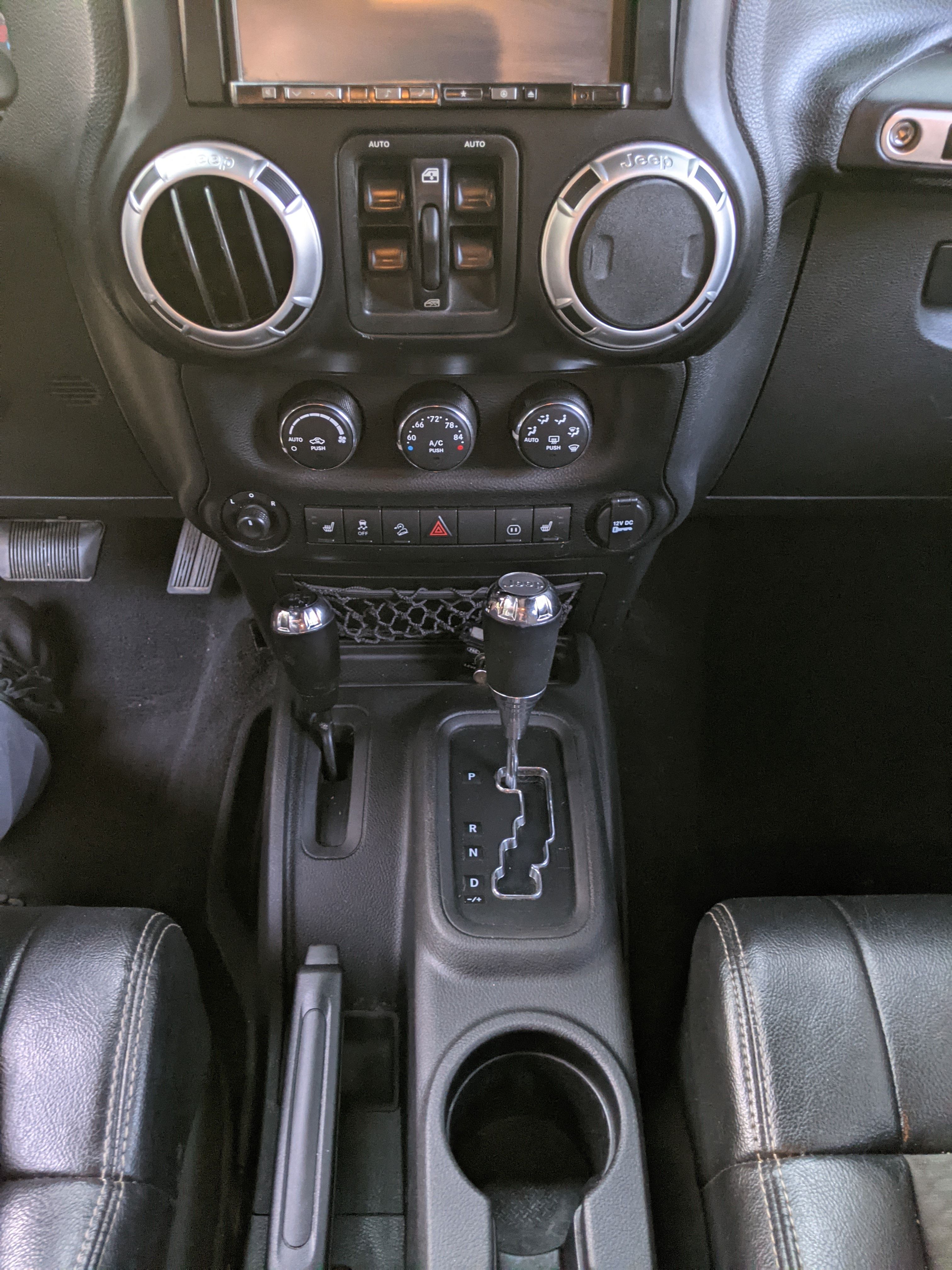 Used 2012 Jeep Wrangler Unlimited Rubicon AWD/4WD image 24