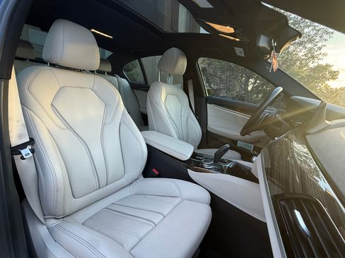 Used 2019 BMW 530e w/ Luxury Package RWD image 8