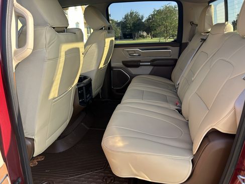 Used 2019 RAM 1500 Laramie AWD/4WD image 9