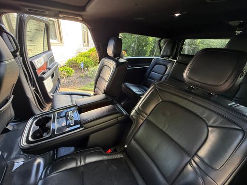 Used 2019 Lincoln Navigator L Reserve w/ Cargo Package AWD/4WD image 15