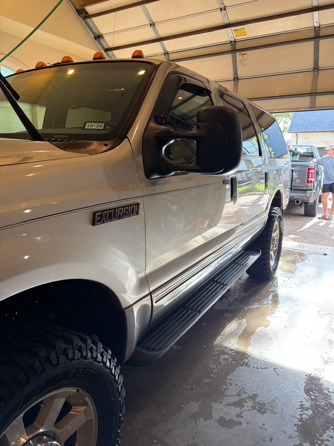 Used 2005 Ford Excursion XLT AWD/4WD image 4