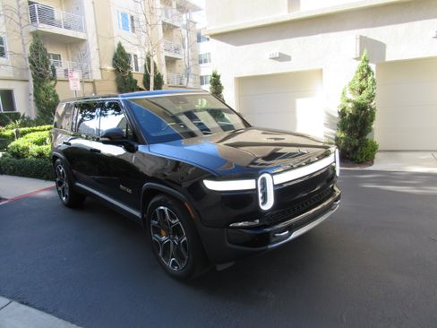 Used 2023 Rivian R1S Adventure image 5