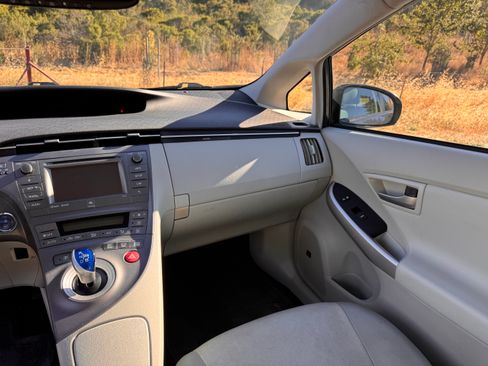 Used 2013 Toyota Prius Four FWD image 12