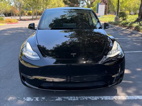 Used 2022 Tesla Model Y Long Range AWD/4WD image 9