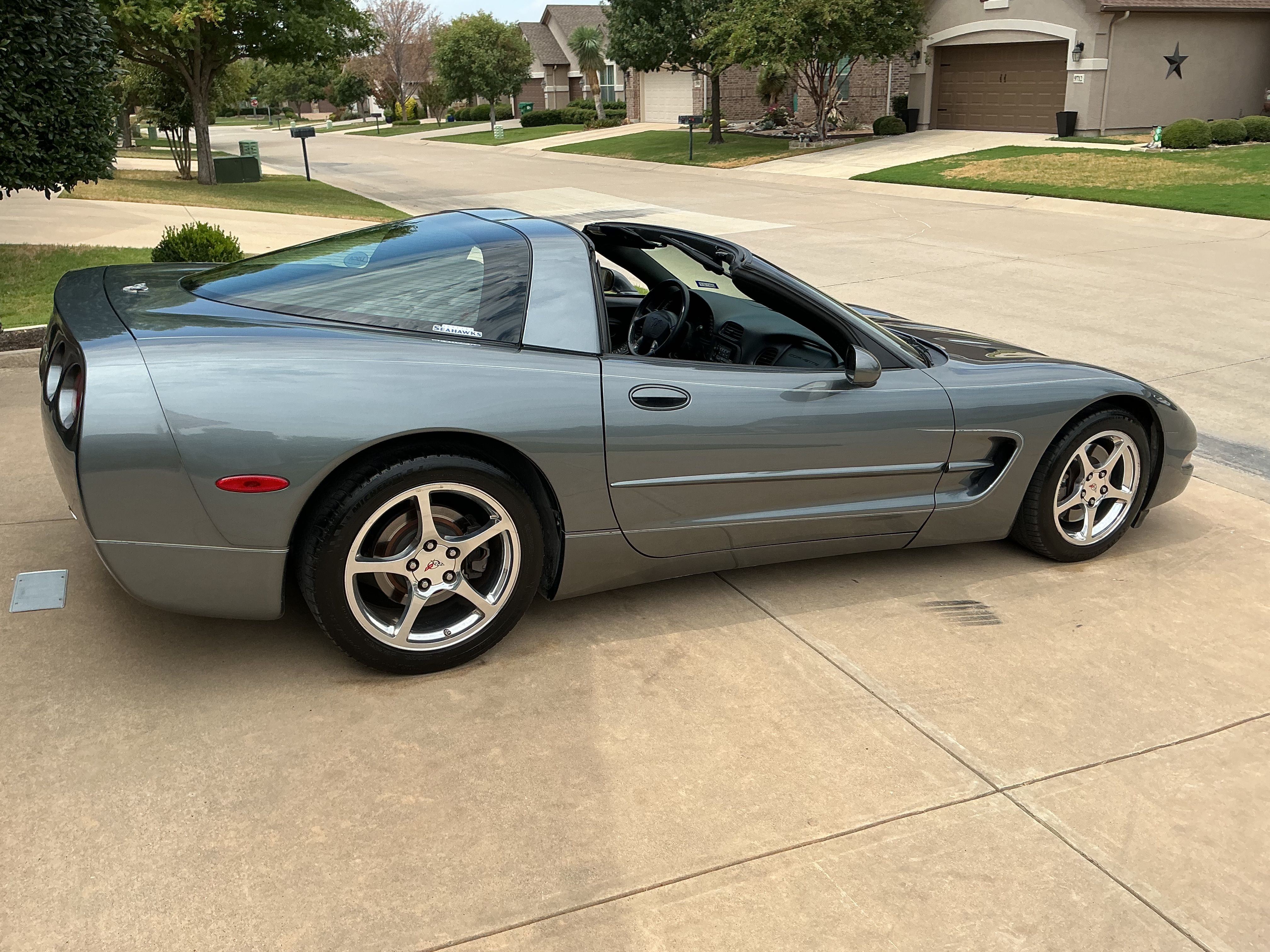 Used 2003 Chevrolet Corvette Coupe w/ Preferred Equipment Group RWD image 2