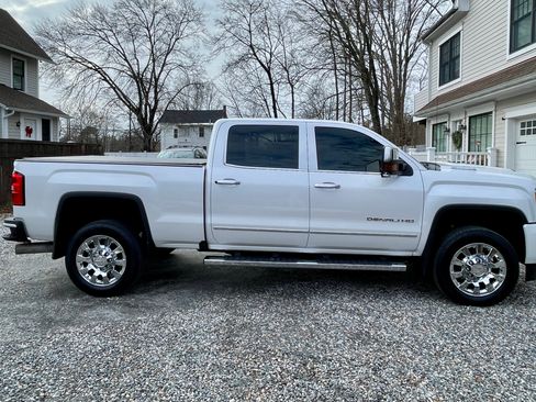 Used 2018 GMC Sierra 2500 Denali w/ Duramax Plus Package image 4