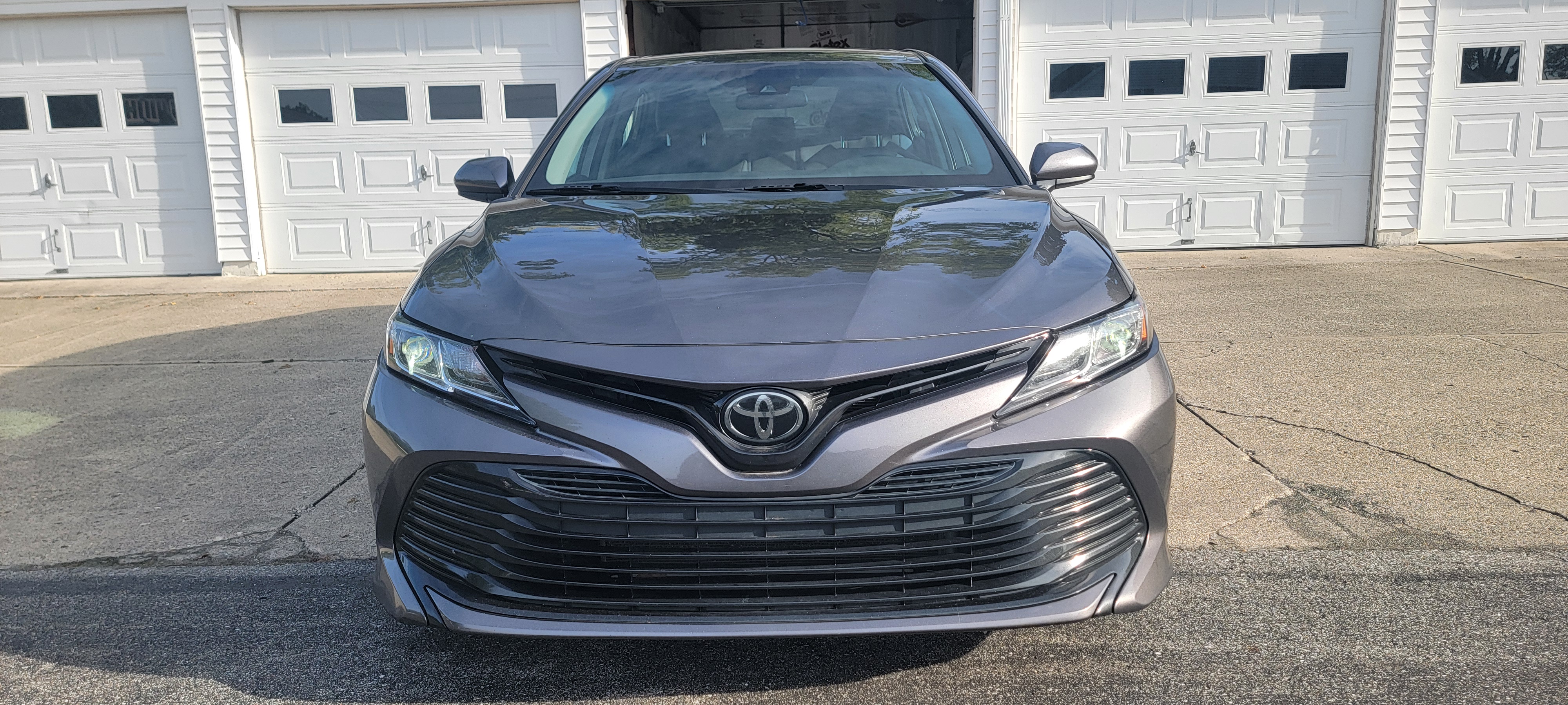 Used 2020 Toyota Camry LE FWD image 2