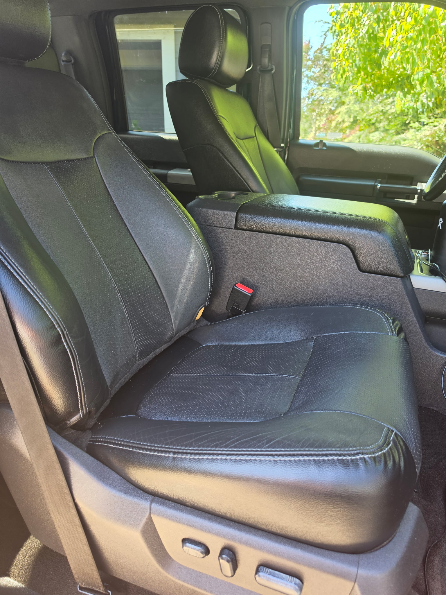 Used 2016 Ford F250 Lariat w/ Lariat Ultimate Package AWD/4WD image 12