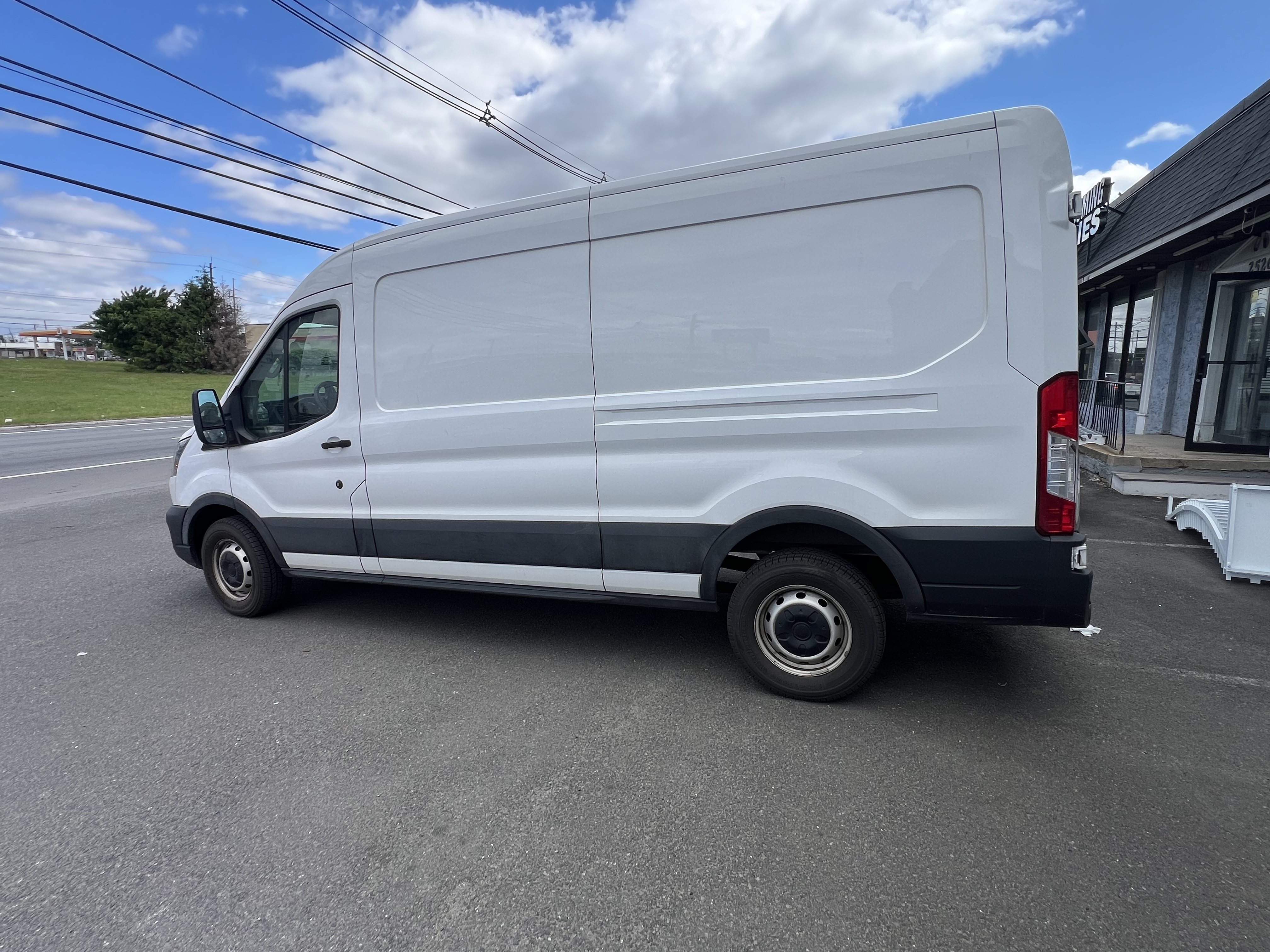 Used 2023 Ford Transit 250 Medium Roof RWD image 8