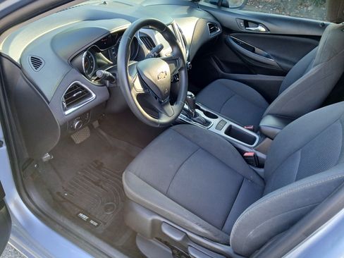 Used 2017 Chevrolet Cruze LS FWD image 6